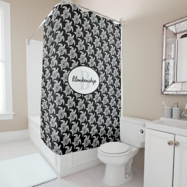 Rideaux De Douche Monogramme Motif de tortue tribale blanche sur noi (En situation)