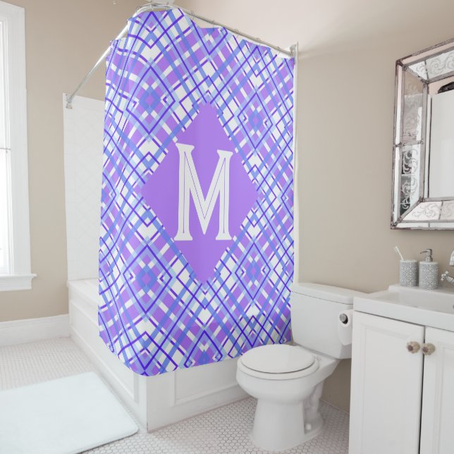 Rideaux De Douche Monogramme personnalisé moderne bleu violet (En situation)