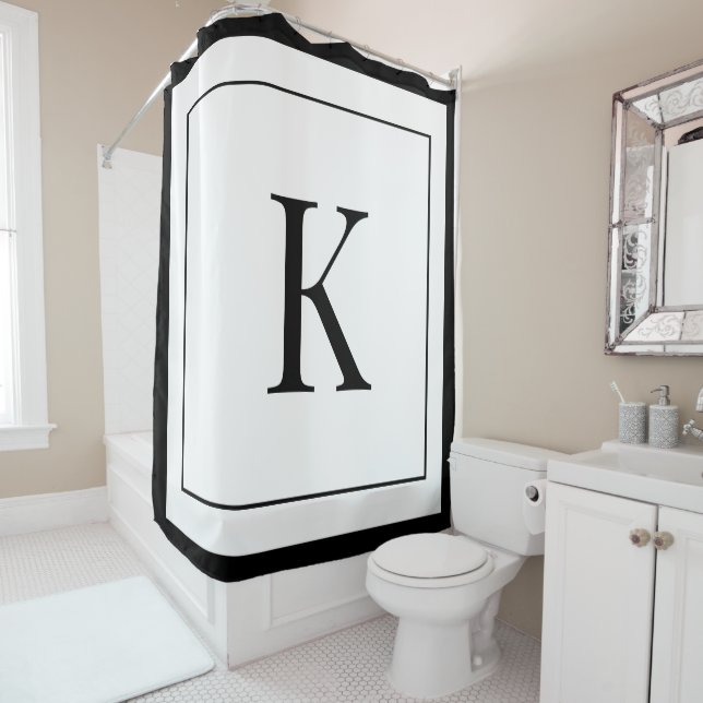 Rideaux De Douche monogramme unique personnalisé blanc noir (En situation)
