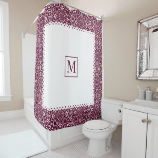 Rideaux De Douche Motif damassé bordeaux, cadre blanc avec monogramm