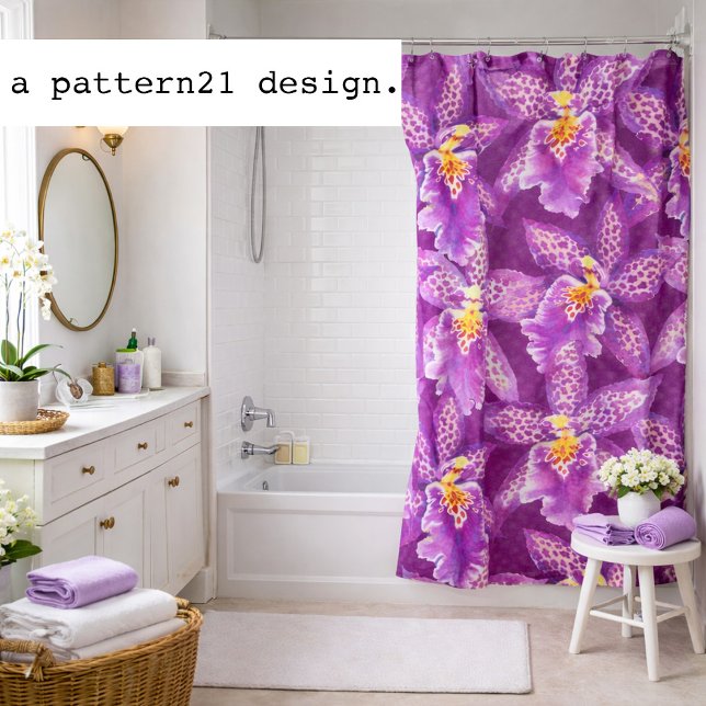 Rideaux De Douche Motif d'orchidée violette (Vibrant orchid blooms bring tropical color to a fresh spa-style bathroom retreat.)