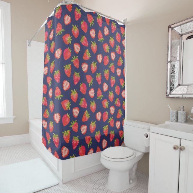 Rideaux De Douche Motif fraise bleu marine (En situation)