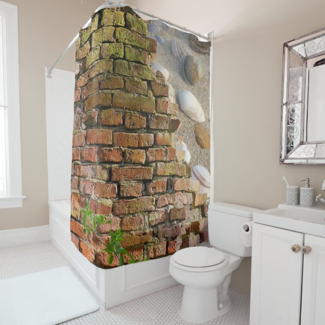 Rideaux De Douche Mur de briques et coques de mer (En situation)