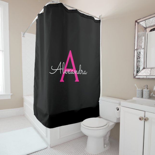 Rideaux De Douche Nom de monogramme moderne de script girly rose cha (En situation)