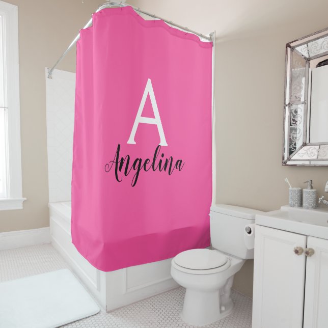Rideaux De Douche Nom en monogramme rose chaud blanc et noir féminin (En situation)