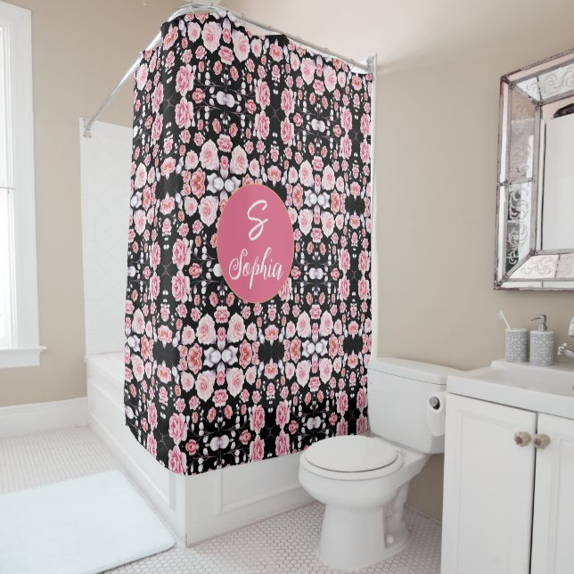 Rideaux De Douche Nom monogrammé floral aquarelle rose élégant (En situation)
