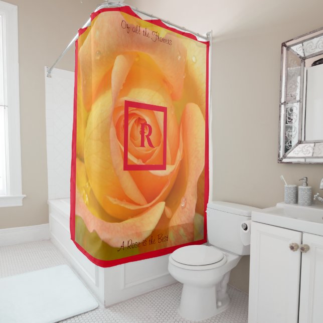 Rideaux De Douche Peach Yellow Un Rose est le meilleur monogrammé (En situation)