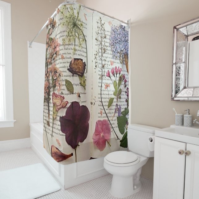 Rideaux De Douche Pédales dans un livre (En situation)