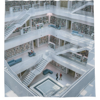 RIDEAUX DE DOUCHE PERSONNES MARCHANT À L'INTÉRIEUR DE LA BIBLIOTHÈQU