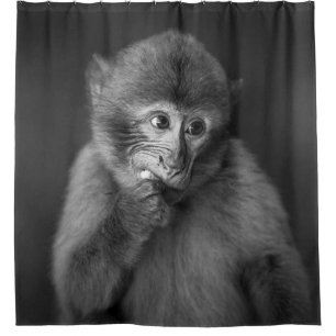 RIDEAUX DE DOUCHE PHOTOGRAPHIE DE SINGE NOIR À PEU PRÈS CONCENTRÉE