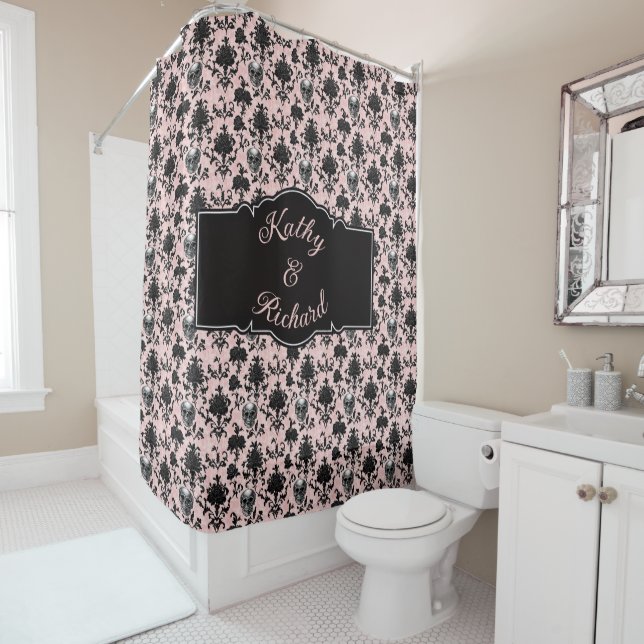 Rideaux De Douche Pink and Black Goth Skulls and Roses Personalized (En situation)