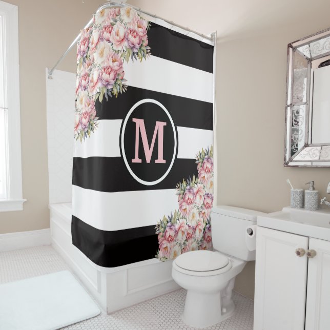 Rideaux De Douche Pivoines roses monogramme rayé noir et blanc (En situation)