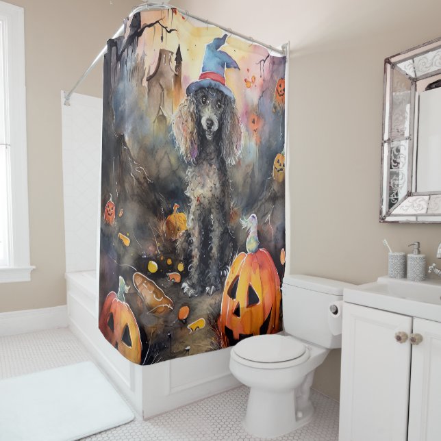 Rideaux De Douche Poodle d'Halloween avec citrouilles effrayant (En situation)
