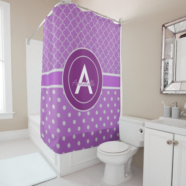 Rideaux De Douche Quatrefoil à points polka violet (En situation)