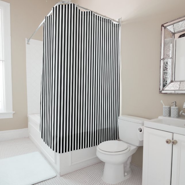 Rideaux De Douche Rayures verticales noires et blanches (En situation)