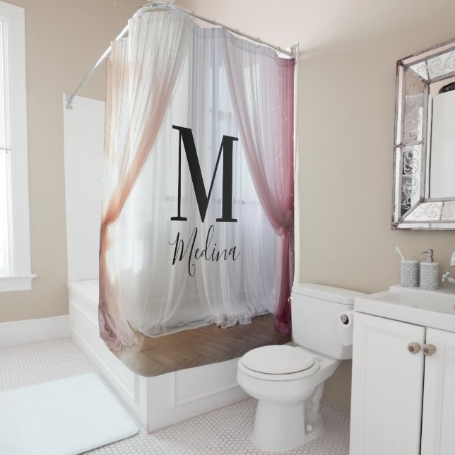Rideaux De Douche Soie Rose Blanche Monogramme Écriture Mignonne Mar (En situation)