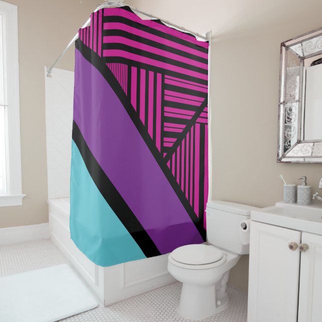 Rideaux De Douche Triangle - rose, pourpre, bleu et noir (En situation)
