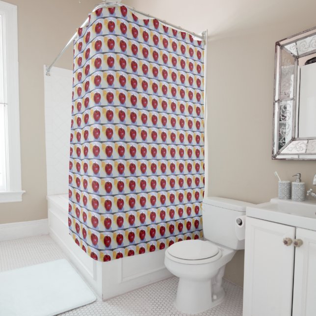 Rideaux De Douche Une pomme rouge brillante (En situation)