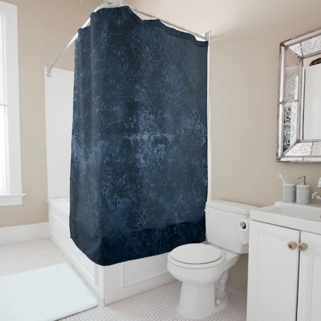 Rideaux De Douche Velvety Navy Damask | Bleu foncé Grunge Baroque (En situation)