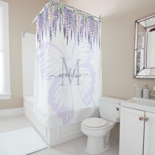 Rideaux De Douche Wisteria romantique et monogramme de papillon Nom  (En situation)
