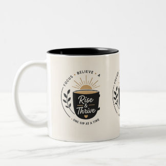 Rise & Thrive – Conception de logo pour mug motiva