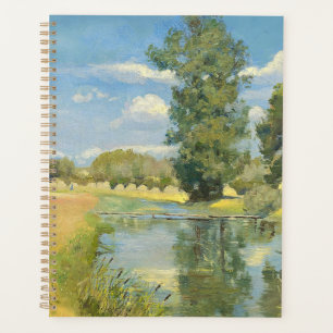 Rivière à travers un paysage de récolte, été