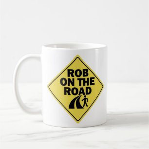 Rob sur la tasse de café gauchère de route