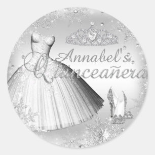 Robe à paillettes argentées et autocollant de cour