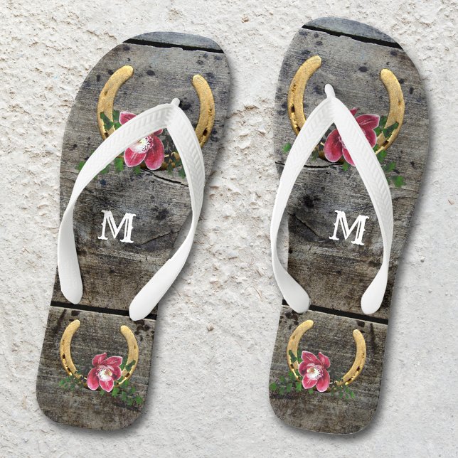 Robe de fer à cheval rustique Romantique tongs (Romantic design flip flops featuring gold painted horse shoes with flowers on rustic wood - bridal)
