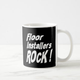 Roche d'installateurs de plancher ! Tasse