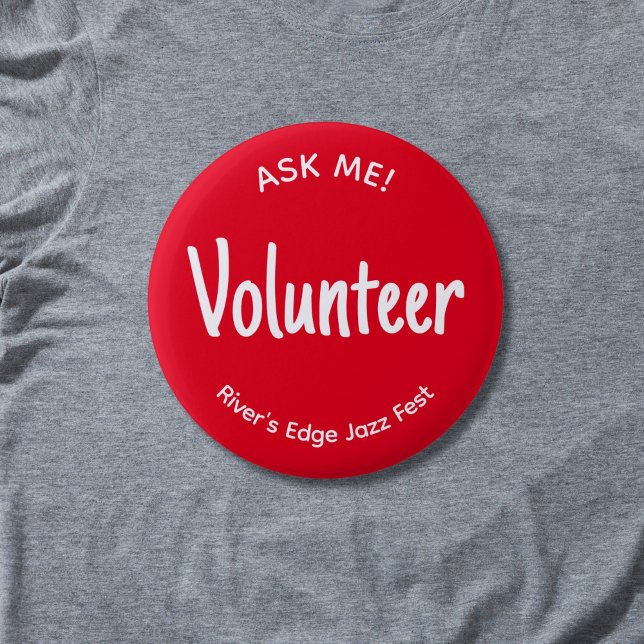 Rond 5 Cm Red Ask Me Volunteer Badge (Red "ask me!" volunteer pin button badge with white letters.)