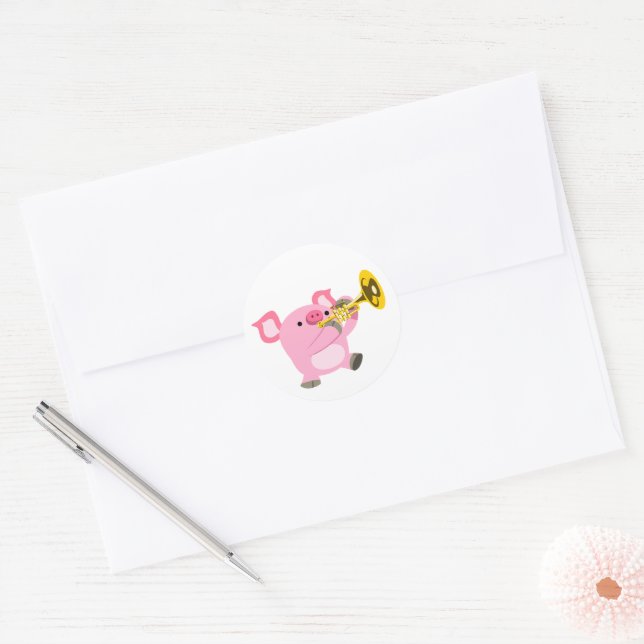 Rond Cute Cartoon Pig Playing Trumpet Sticker (Enveloppe)
