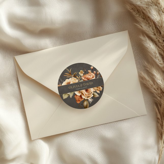 Rond Elegant Taupe Floral Wedding Round Sticker (Elegant Taupe Floral Wedding Round Sticker on an elegant wedding envelope)