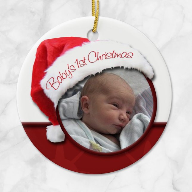 Rond En Céramique 1er Noël du bébé - Ornement photo du Père Noël (Baby's 1st Christmas - Santa Hat Photo Ornament at Starzraven.)