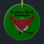 Rond En Céramique Ornement de Daytona Beach Biktoberfest 2012<br><div class="desc">Ici nous avons un coeur de style de tatouage avec Daytona Beach Biketoberfest 2012 en texte noir. Cet ornement est montré avec un arrière - plan vert ce que vous pouvez facilement changer en cliquant sur le bouton de personnaliser et éditer alors choisissez l'arrière - plan du menu de baisse...</div>