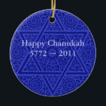Rond En Céramique Ornement personnalisé de Chanukah<br><div class="desc">Élaborent les remous du scrollwork riche basés sur les objets façonnés juifs marocains il y a des siècles décorent cet ornement élégant de Chanukah.  Personnalisez cet ornement avec votre propre salutation.</div>