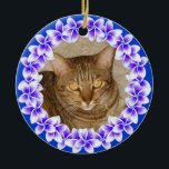 Rond En Céramique Ornement tropical de photo de Lei de Plumeria<br><div class="desc">Les belles fleurs tropicales compose ceci les leu floraux illustrés qui entoure une image de votre aimée ! Customisez l'avant en téléchargeant votre propre photo spéciale et le dos avec votre salutation spéciale. Nous proposons Hau'oli Hanukaha qui est Hawai'ian pour Hanoukka heureux ! Mais ce sont également grande année ronde...</div>