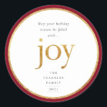 Rond Gold Joy Modern Christmas Classic Round Sticker<br><div class="desc">Que votre saison des fêtes soit remplie de joie. Maillot d'or en fausse feuille de joie en lettrage et cadre en faux film rond avec bordure rouge vin foncé,  autocollant de vacances.</div>