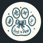 Rond Paw-liday Cheer : Sticker Festive Christmas Paws<br><div class="desc">Habillez votre saison de vacances avec notre adorable collection de stickers 'Paw-liday Cheer' Noël ! Ces charmants autocollants sont ornés d'empreintes de pattes festifs, de chapeaux de Père Noël, de flocons de neige et d'autres accents de vacances, ajoutant une touche de fantaisie à vos cadeaux, cartes et décorations. Répandez la...</div>