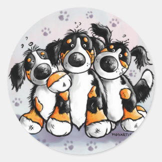 Rond Sticker à trois chiens de montagne bernois amusant
