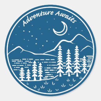 Rond Sticker Adventure Await Mountains