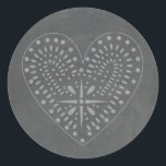 Rond Sticker Coeur Inspiré par Chalkboard<br><div class="desc">Un autocollant design et moderne qui illustre un coeur sur un arrière - plan inspiré par un tableau de bord. Recherchez des invitations de mariage assorties et plus encore chez Jill's Paperie.</div>