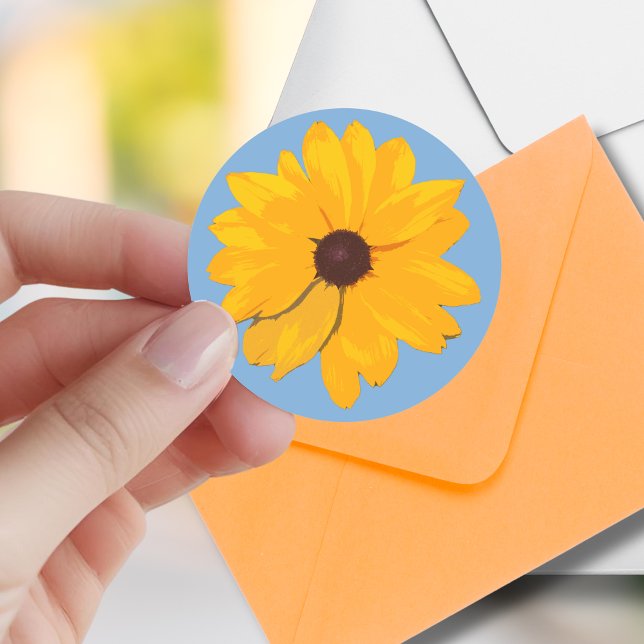 Rond Sticker Enveloppe Jaune et joyeuse (Send extra cheer with this sunny yellow flower round sticker seal, or make a favor pop with color!)
