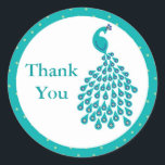 Rond Sticker Faveur Peacock<br><div class="desc">Un autocollant tendance mais élégant. Dispose d'un paon élégant avec une bordure de motif. Design chic et moderne. Ajoutez votre propre libellé. Peut être personnalisé pour une douche nuptiale,  une fête d'anniversaire ou un événement similaire. Produits correspondants disponibles dans ce magasin.</div>