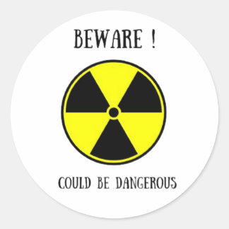 Rond Sticker pour les matières dangereuses, attention !