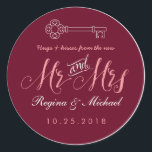 Rond Sticker Rustic Key Script Mr Mme Wedding Favor<br><div class="desc">Un autocollant classique et rustique design étiquette mariage faveur. Décoré avec clé vintage et lettrage à la main police de script de calligraphie. Parfait pour les mariages, fiançailles, douche nuptiale, fête d'anniversaire ou toute occasion spéciale. Vous pouvez customiser la couleur arrière - plan pour l'adapter à votre couleur de thème....</div>