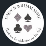 Rond Thème Las Vegas Sticker texte personnalisé Silver<br><div class="desc">La parties scintillant en argent Faux et les costumes de cartes noires sont entourés de texte personnalisable,  ce qui rend ces autocollants ronds parfaits pour toutes sortes de projets et d'occasions. Utilisez-les pour des faveurs étiquettes pour les clients mariages,  pour fermer des enveloppes et plus encore.</div>