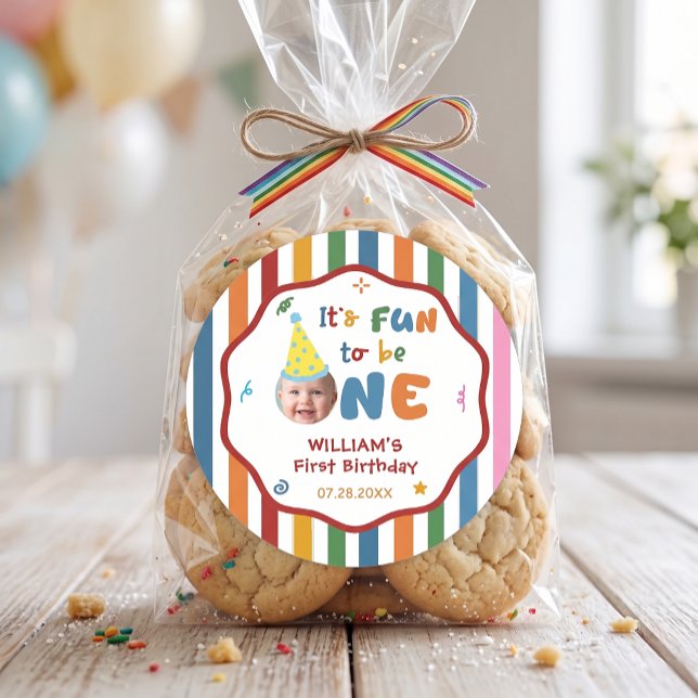 Rond Un sticker de chapeau amusant pour fête d'annivers (Créateur téléchargé)