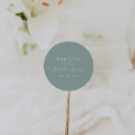 Rond Vert sage | Mariage Welcome Classic Round Sticker<br><div class="desc">Ce vert sauce | mariage bienvenue autocollant rond classique est parfait pour votre mariage vert sauge moderne minimaliste classique. Le design est composé d'une police contemporaine minimale de base et d'une calligraphie de script élégant et délicat. Il est sûr de compléter votre pastel conte de fées automne, été, printemps ou...</div>