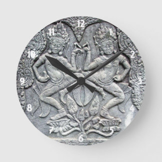 Ronde Chevalier cambodgien horloge sculpteur en pierre